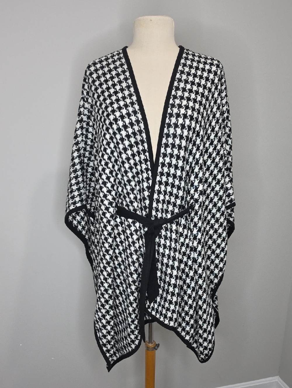 Charter Club Cardigan Small/Medium Black  & White Houndstooth Open Front
